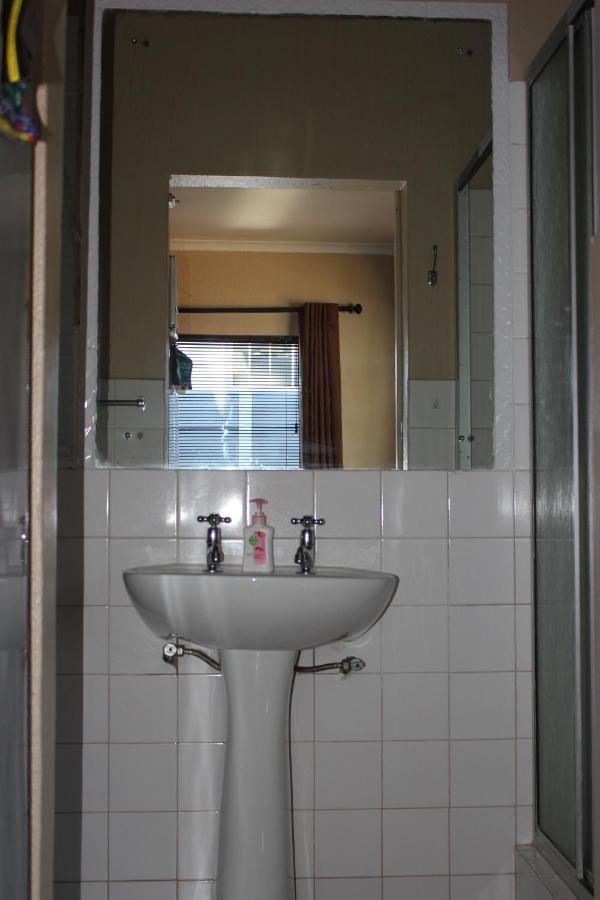 25 On Fitzpatrick Apartment Parow Ngoại thất bức ảnh